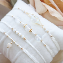將圖片載入圖庫檢視器 White Hand strap set / piece with Natural stone and glass beads < 4 styles >