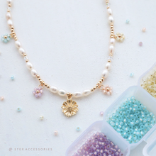 將圖片載入圖庫檢視器 J217 Flowers choker with freshwater pearls and Swarovski