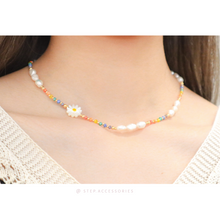 將圖片載入圖庫檢視器 Shell Flower Choker with Freshwater Pearls and Glass Beads <3 colors>
