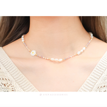 將圖片載入圖庫檢視器 Shell Flower Choker with Freshwater Pearls and Glass Beads <3 colors>