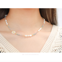 將圖片載入圖庫檢視器 Shell Flower Choker with Freshwater Pearls and Glass Beads <3 colors>