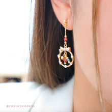 將圖片載入圖庫檢視器 S305 - Small Christmas Wreath earrings with Swarovski and Czech glass beads