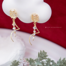 將圖片載入圖庫檢視器 Christmas Vintage Rose earrings with freshwater pearls and Swarovski