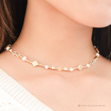 將圖片載入圖庫檢視器 J236- Freshwater pearls choker with vintage gold beads and square glass beads