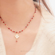 將圖片載入圖庫檢視器 J240 Choker with Czech glass beads and shell pendant