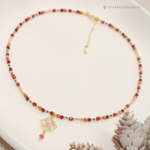 將圖片載入圖庫檢視器 J240 Choker with Czech glass beads and shell pendant