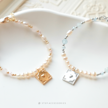 將圖片載入圖庫檢視器 Heart gold medal Bracelet with freshwater pearls and natural stone <2 colors>