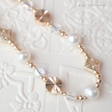 將圖片載入圖庫檢視器 Square Glass beads Phone strap with vintage beads and freshwater pearls