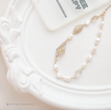 將圖片載入圖庫檢視器 Vintage beads Phone strap with Freshwater pearls and glass beads