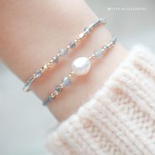 將圖片載入圖庫檢視器 Freshwater pearl hand strap with Natural stone and glass beads