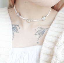 將圖片載入圖庫檢視器 Flower choker with Freshwater pearls <Gold / Silver>