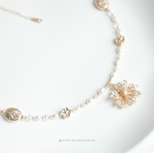 將圖片載入圖庫檢視器 Zircon Flower Choker with freshwater pearls and Swarovski