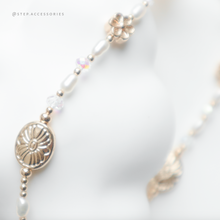 將圖片載入圖庫檢視器 Zircon Flower Choker with freshwater pearls and Swarovski