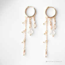 將圖片載入圖庫檢視器 Long Flower earrings with freshwater pearls and Czech glass beads