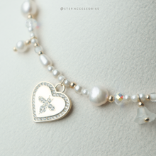 將圖片載入圖庫檢視器 Girly Heart Choker with freshwter pearls and shell pearls