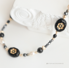 將圖片載入圖庫檢視器 Czech glass beads Black choker with Natural stone and freshwater pearls <黑曜石, 赫磁石>