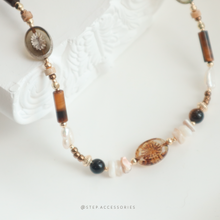 將圖片載入圖庫檢視器 Czech glass beads Brown choker with Natural stone and freshwater pearls <虎眼石, 圖畫石, 貝殻>