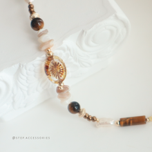 將圖片載入圖庫檢視器 Czech glass beads Brown choker with Natural stone and freshwater pearls <虎眼石, 圖畫石, 貝殻>