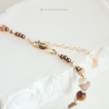 將圖片載入圖庫檢視器 Czech glass beads Brown choker with Natural stone and freshwater pearls <虎眼石, 圖畫石, 貝殻>