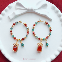 將圖片載入圖庫檢視器 S317 Red Christmas gift box ear hoops with Czech glass beads and Swarovski