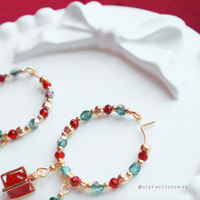 將圖片載入圖庫檢視器 S317 Red Christmas gift box ear hoops with Czech glass beads and Swarovski