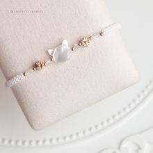 將圖片載入圖庫檢視器 Shell Cat Hand strap with Swarovski and Japanese glass beads <2 colors>