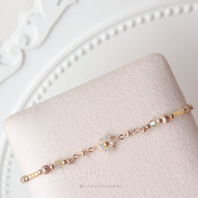 將圖片載入圖庫檢視器 Japanese glass beads Flower with Swarovski Hand strap <15 colors>