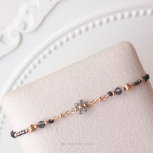 將圖片載入圖庫檢視器 Japanese glass beads Flower with Swarovski Hand strap <15 colors>