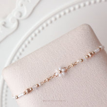 將圖片載入圖庫檢視器 Japanese glass beads Flower with Swarovski Hand strap <15 colors>