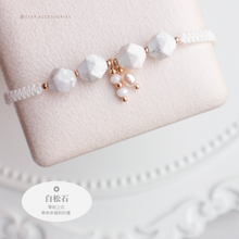 將圖片載入圖庫檢視器 Faceted Natural stone hand strap with freshwater pearls and glass beads <black/white/brown>