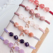 將圖片載入圖庫檢視器 Faceted Natural stone hand strap with freshwater pearls and glass beads <red/pink/purple>