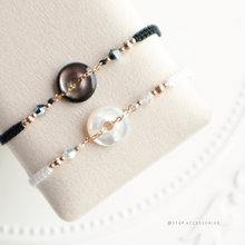 將圖片載入圖庫檢視器 Shell peace buckle hand strap with Swarovski and Japanese glass beads <2 colors>