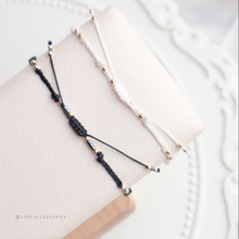 將圖片載入圖庫檢視器 Shell peace buckle hand strap with Swarovski and Japanese glass beads <2 colors>