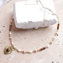 將圖片載入圖庫檢視器 Natural stone Big heart pendant Choker with freshwater pearls and Swarovski < 2 colors>