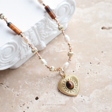 將圖片載入圖庫檢視器 Natural stone Big heart pendant Choker with freshwater pearls and Swarovski < 2 colors>