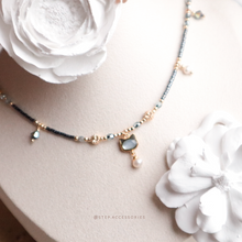 將圖片載入圖庫檢視器 Shell Cat Pendant Japanese glass beads choker with Swarovski and Freshwater pearls <2 colors>