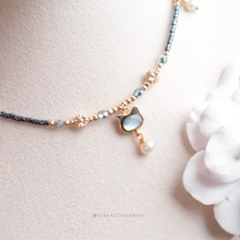 將圖片載入圖庫檢視器 Shell Cat Pendant Japanese glass beads choker with Swarovski and Freshwater pearls <2 colors>