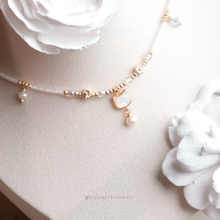 將圖片載入圖庫檢視器 Shell Cat Pendant Japanese glass beads choker with Swarovski and Freshwater pearls <2 colors>