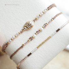 將圖片載入圖庫檢視器 Shell Handstrap set with Freshwater pearls and Czech glass beads