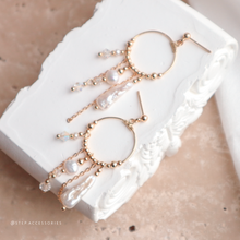 將圖片載入圖庫檢視器 Pearls & Swarovski gold chains Earrings