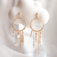 將圖片載入圖庫檢視器 Pearls & Swarovski gold chains Earrings