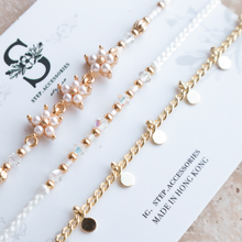 將圖片載入圖庫檢視器 Pearls flower Handstrap set with Swarovski and Gold Chain