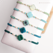 將圖片載入圖庫檢視器 Flower Natural stone Hand strap with glass pearls and Swarovski <green,lake,light green,mint,grass>