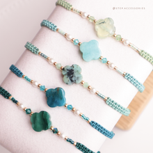 將圖片載入圖庫檢視器 Flower Natural stone Hand strap with glass pearls and Swarovski <green,lake,light green,mint,grass>