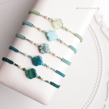 將圖片載入圖庫檢視器 Flower Natural stone Hand strap with glass pearls and Swarovski <green,lake,light green,mint,grass>