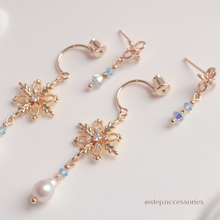 將圖片載入圖庫檢視器 2 Ways Christmas Snowflakes earrings with Swarovski and Freshwater pearls