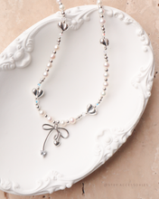 將圖片載入圖庫檢視器 Heart Ribbon Choker with Freshwater pearls and Swarovski<2 colors>