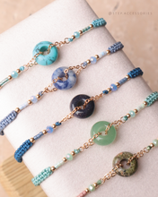 將圖片載入圖庫檢視器 Natural stone peace buckle hand strap with glass beads <mint/navy/blue>
