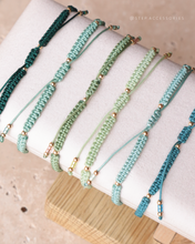 將圖片載入圖庫檢視器 6mm Natural stone Hand strap with Japanese glass beads <green/mint/lake>