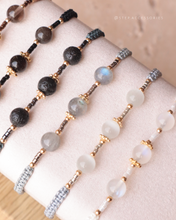 將圖片載入圖庫檢視器 6mm Natural stone Hand strap with Japanese glass beads <brown/black/gray/white>
